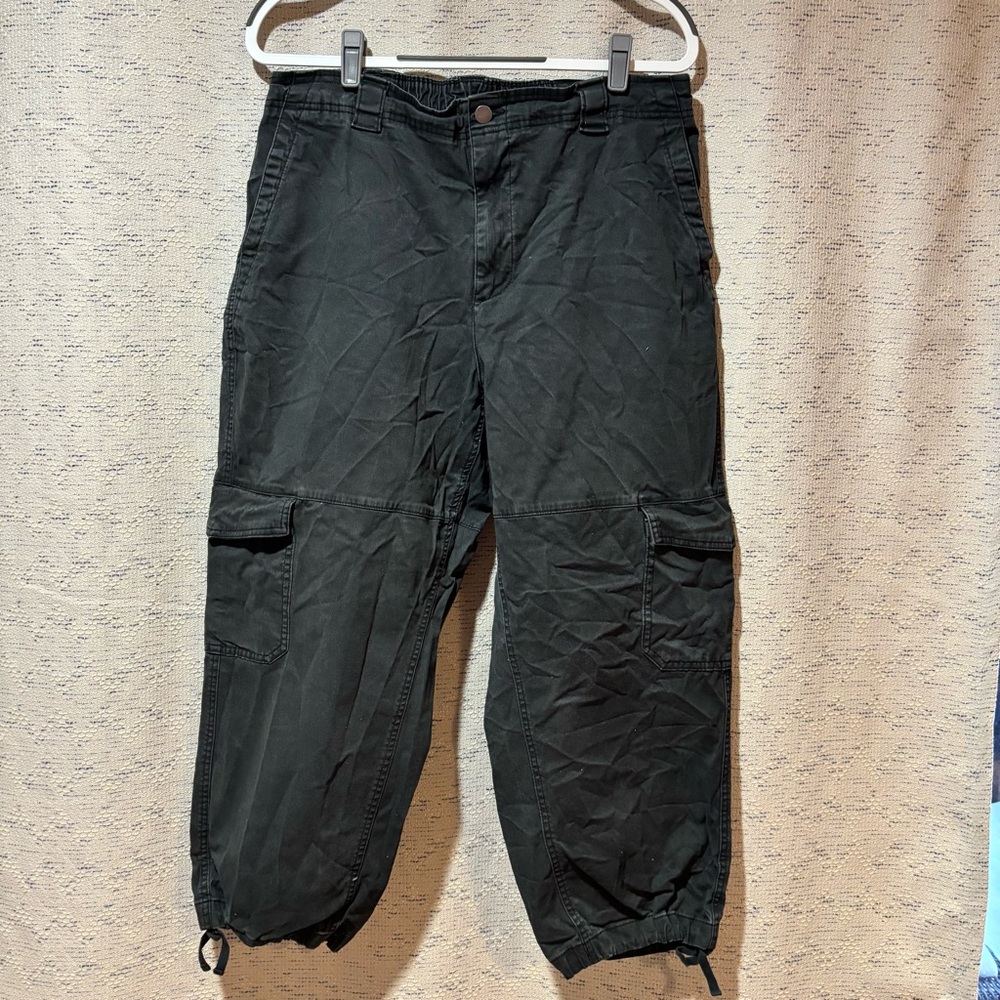 Old Navy Women’s Black High-Rise Balloon Cargo Pants